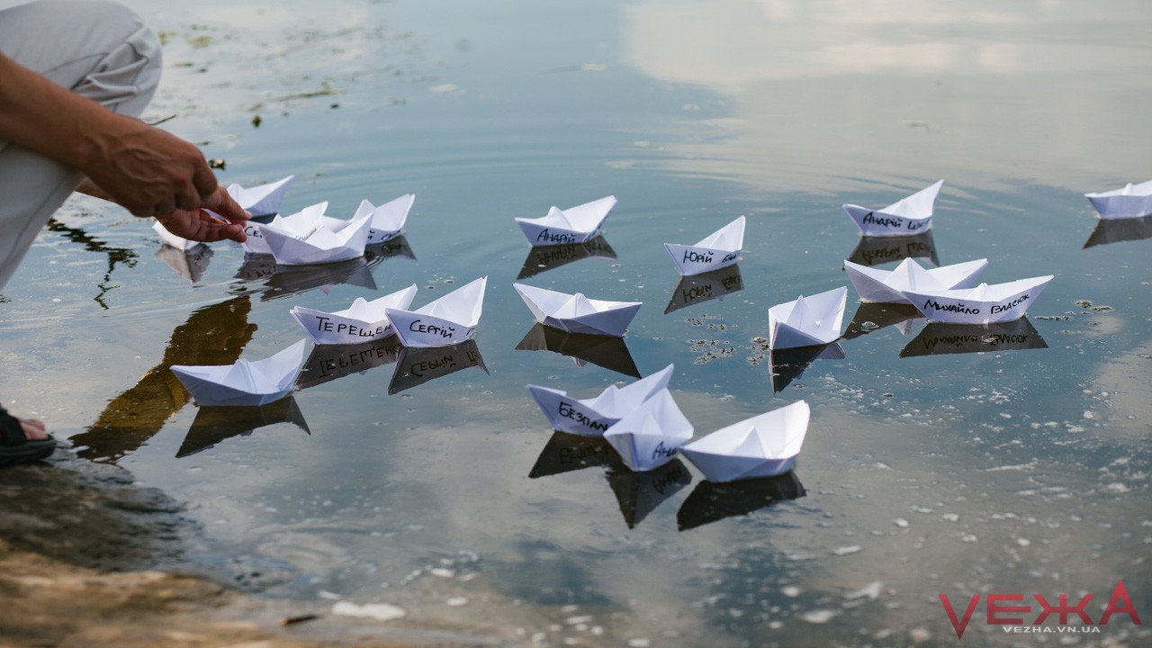 У Вінниці на Буг пустили паперові кораблики на підтримку україських моряків