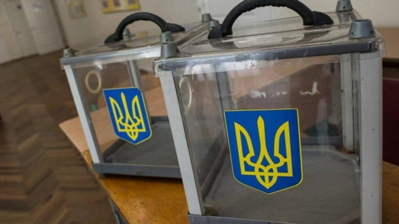 Відзавтра  політична агітація в Україні  під  забороною 