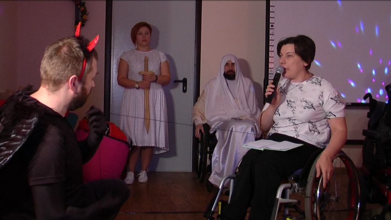 У центрі реабілітації людей з інвалідністю «Гармонія» поставили спектакль «Просто про» пам’яті Раїси Панасюк